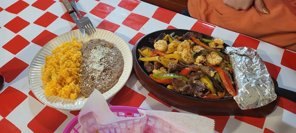 Mayita restaurant | restaurant | 108 N Belmont Blvd, Kansas City, MO 64123, USA | 8163890911 OR +1 816-389-0911