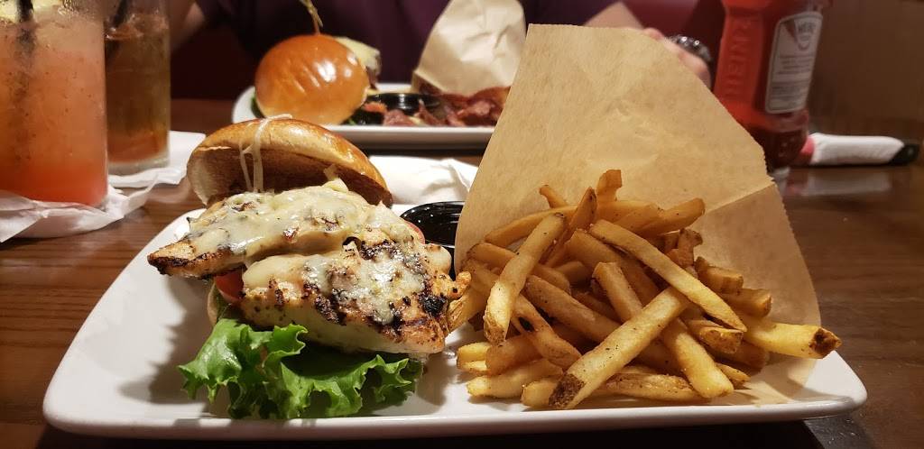 TGI Fridays | restaurant | 2444 Preston Rd, Plano, TX 75093, USA | 9726128422 OR +1 972-612-8422