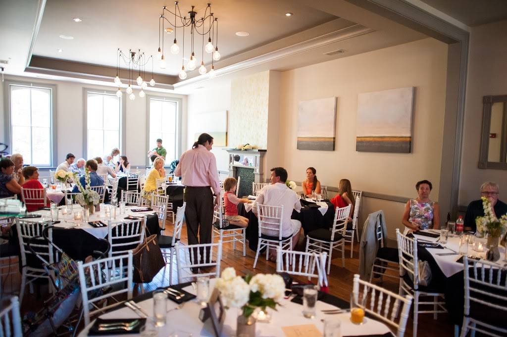 Churchills | restaurant | 13 W Bay St, Savannah, GA 31401, USA | 9122328501 OR +1 912-232-8501