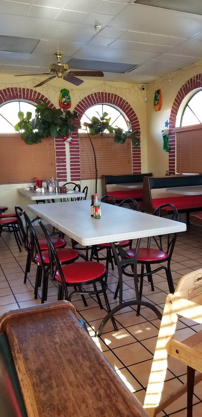 Adentro Cojutepeque | restaurant | 10136 Long Beach Blvd, Lynwood, CA 90262, USA | 3235694295 OR +1 323-569-4295