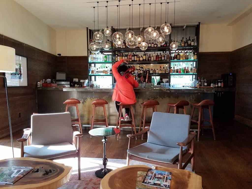 The Roundhouse | restaurant | 2 E Main St, Beacon, NY 12508, USA | 8457658369 OR +1 845-765-8369