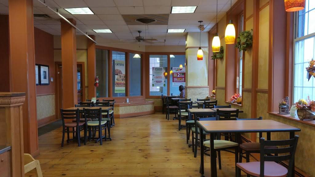 Subway | restaurant | 559 Main St, Sturbridge, MA 01518, USA | 5083472412 OR +1 508-347-2412