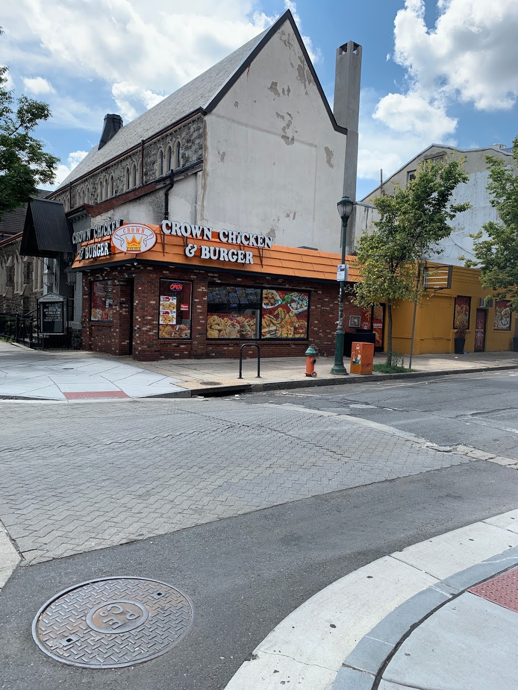 Crown fried chicken | restaurant | 600 S Broad St, Philadelphia, PA 19146, USA | 2674575265 OR +1 267-457-5265