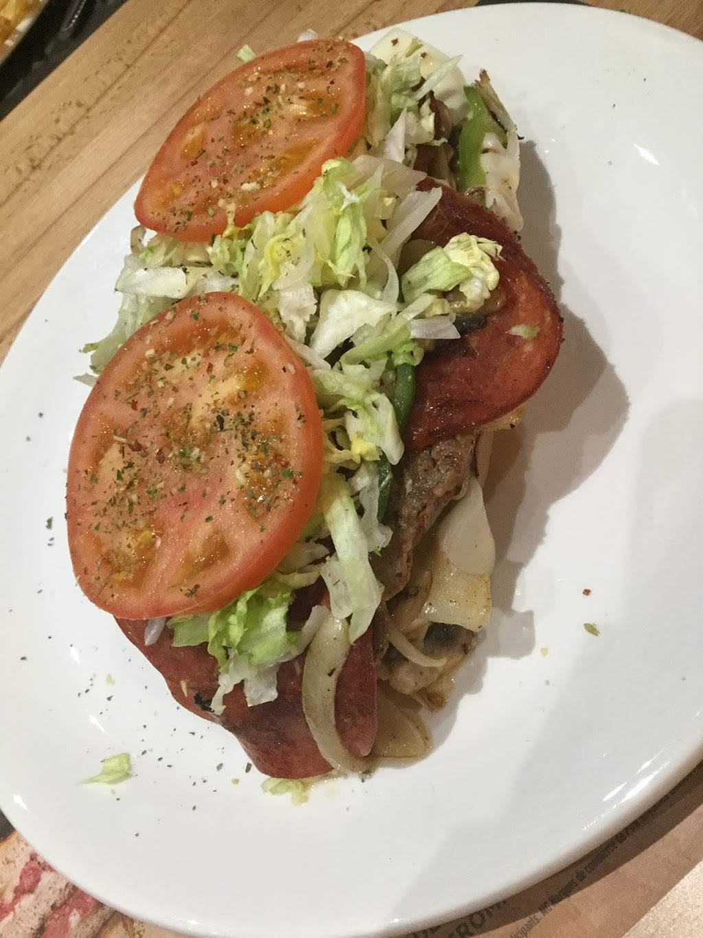 Mikes | restaurant | 1850 Av Dollard, LaSalle, QC H8N 1T8, Canada | 5143643131 OR +1 514-364-3131