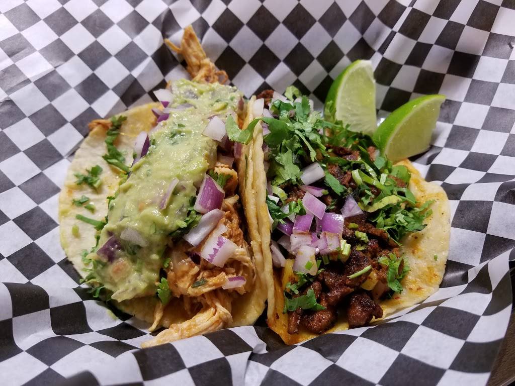 Guac N Tacos | restaurant | 116 S York St, Elmhurst, IL 60126, USA | 3312252498 OR +1 331-225-2498