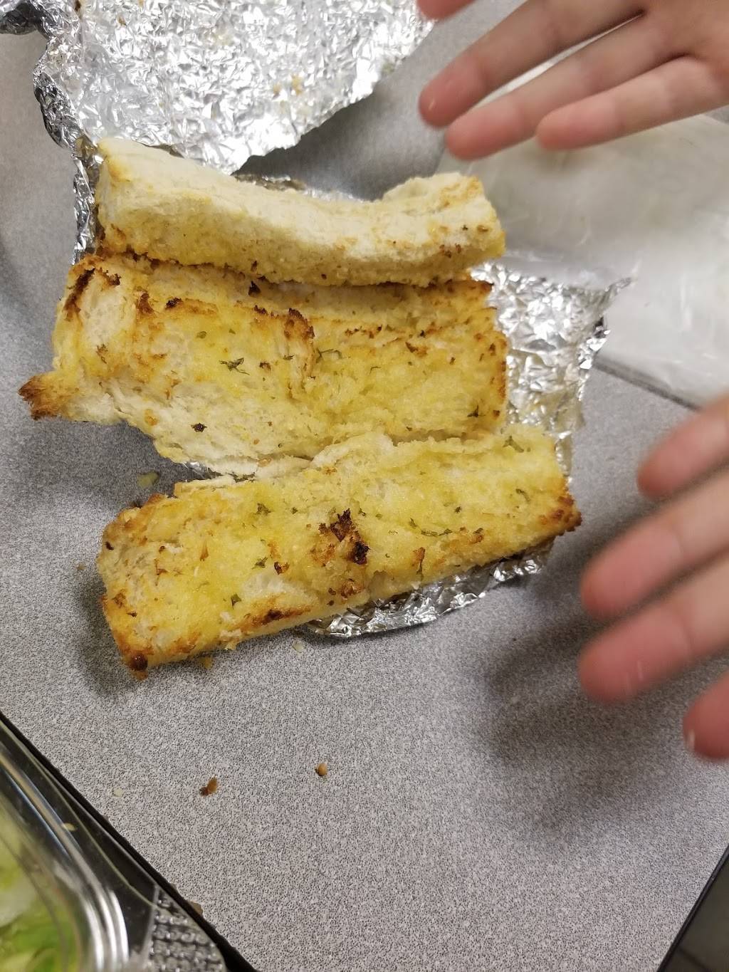 P Js Pizza | restaurant | 3266 S High St, Columbus, OH 43207, USA | 6144972727 OR +1 614-497-2727