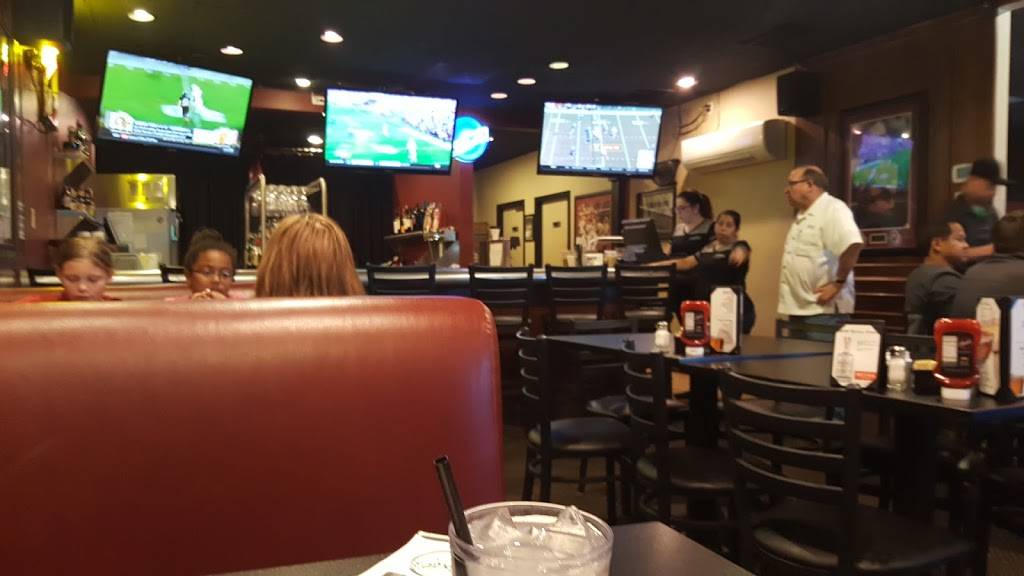 Louies Grill & Bar | restaurant | Brookhaven, 3750 W Robinson St #106, Norman, OK 73072, USA | 4053604386 OR +1 405-360-4386