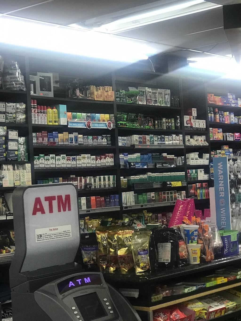 In & Out | restaurant | 701 W Wisconsin Ave, Milwaukee, WI 53233, USA | 4142209466 OR +1 414-220-9466