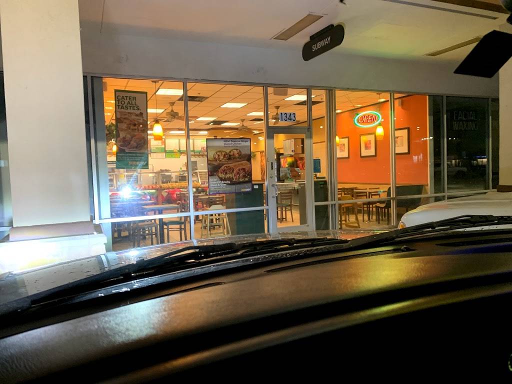 Subway Restaurants | restaurant | Shopping Center, 1343 W 43rd St Suite E, Houston, TX 77018, USA | 7136827474 OR +1 713-682-7474