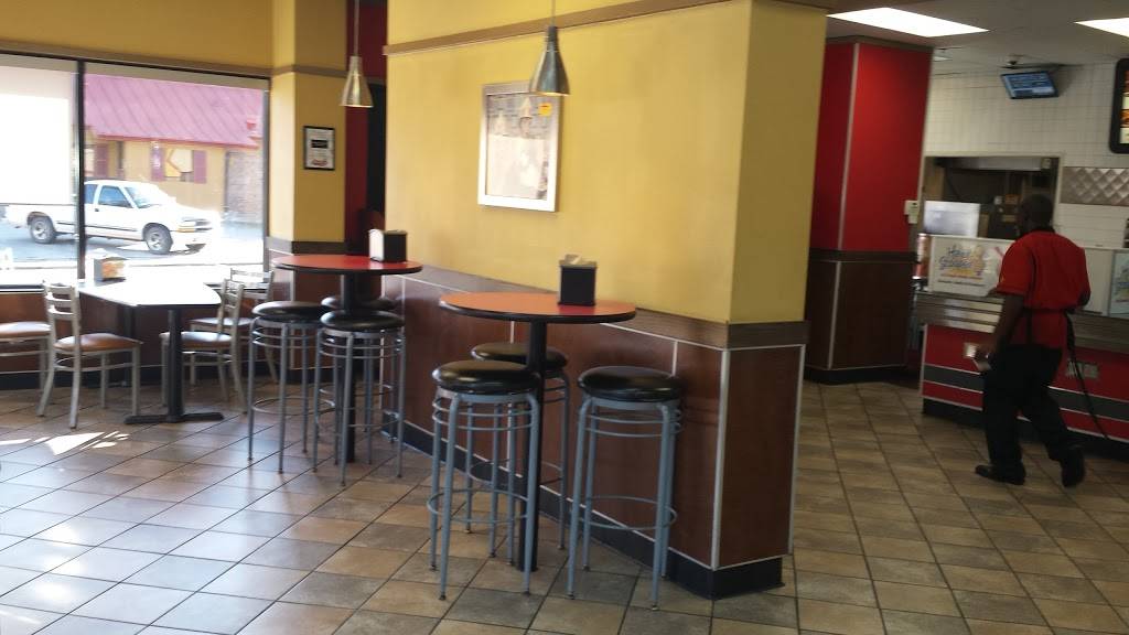 Hardees | restaurant | 5091 US-231, Wetumpka, AL 36092, USA | 3345677035 OR +1 334-567-7035