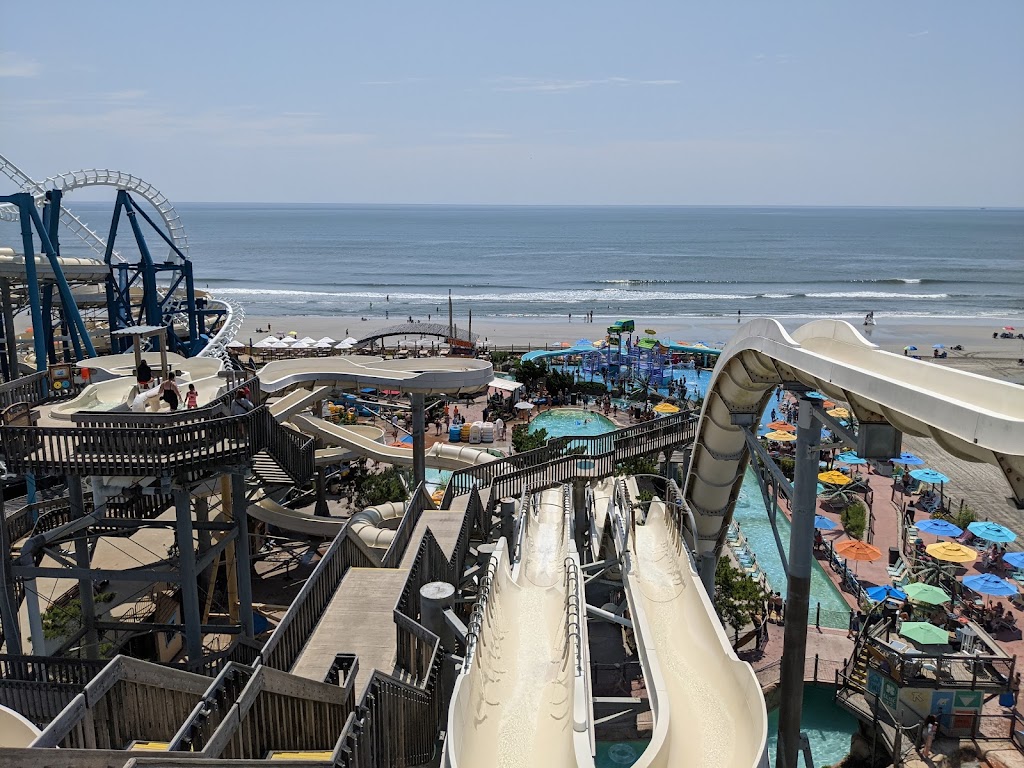 Ocean Oasis Water Park + Beach Club | restaurant | 2501 Boardwalk, Wildwood, NJ 08260, USA | 6095223900 OR +1 609-522-3900