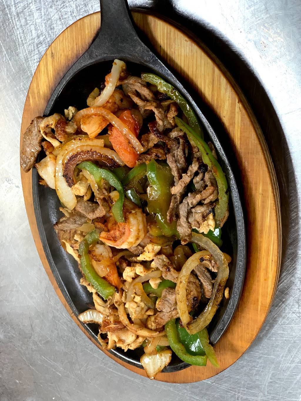 El Nuevo San Juan | restaurant | B, 1648, 2423 N Herritage St, Kinston, NC 28501, USA | 2525272519 OR +1 252-527-2519