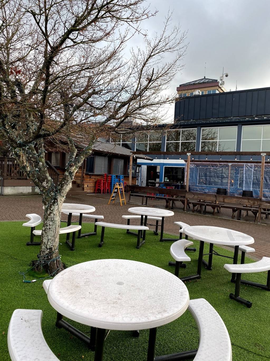 The White Swan Public House | restaurant | 1001 Fairview Ave N, Seattle, WA 98109, USA | 2065882680 OR +1 206-588-2680