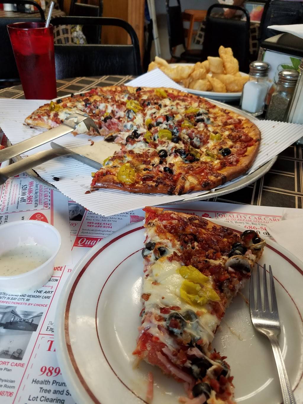 Romas Family Restaurant | restaurant | 1209 Broadway St, Bay City, MI 48708, USA | 9898922233 OR +1 989-892-2233