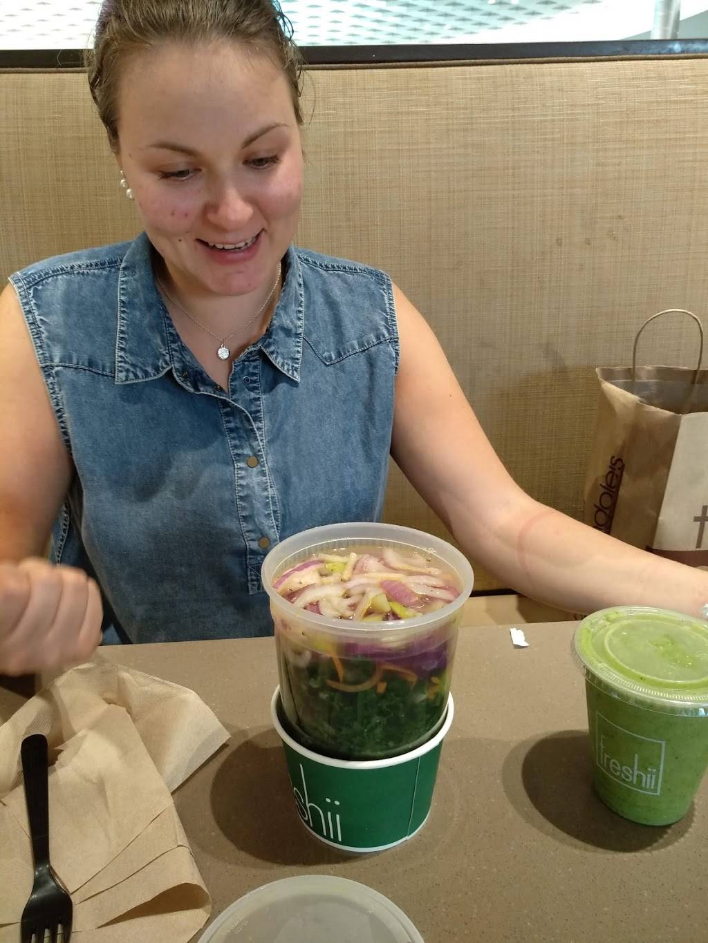 Freshii | restaurant | 5220 Fashion Outlets Way, Rosemont, IL 60018, USA | 8476789373 OR +1 847-678-9373