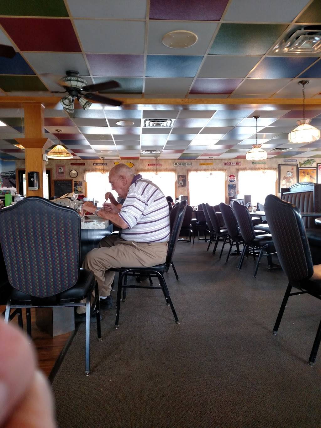 Jerrys Great American Restaurant | restaurant | 103 W McCauley Dr, Uhrichsville, OH 44683, USA | 7409220092 OR +1 740-922-0092