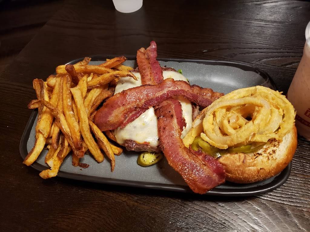 Twisted Root Burger Co. | restaurant | 4270 Aloma Ave, Winter Park, FL 32792, USA | 4079605163 OR +1 407-960-5163