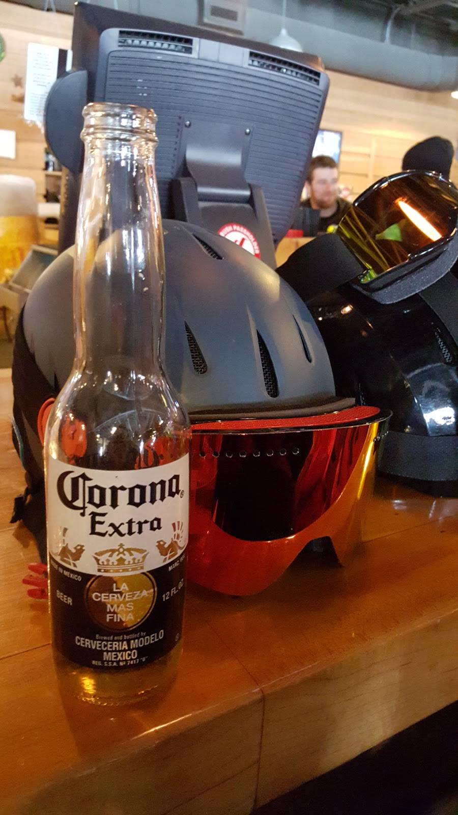 Castlerock Pub | restaurant | 66 Gate House Ln, Warren, VT 05674, USA | 8025836594 OR +1 802-583-6594