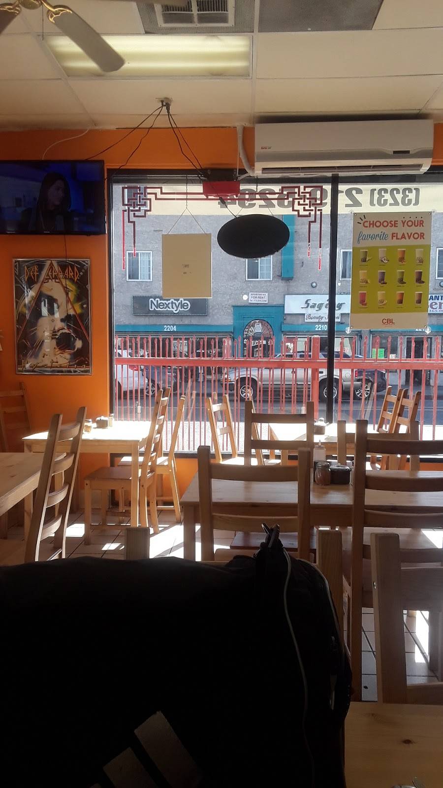 Sopita Ramen Hoover | restaurant | 2201 Pico Blvd #A, Los Angeles, CA 90006, USA | 3232195294 OR +1 323-219-5294