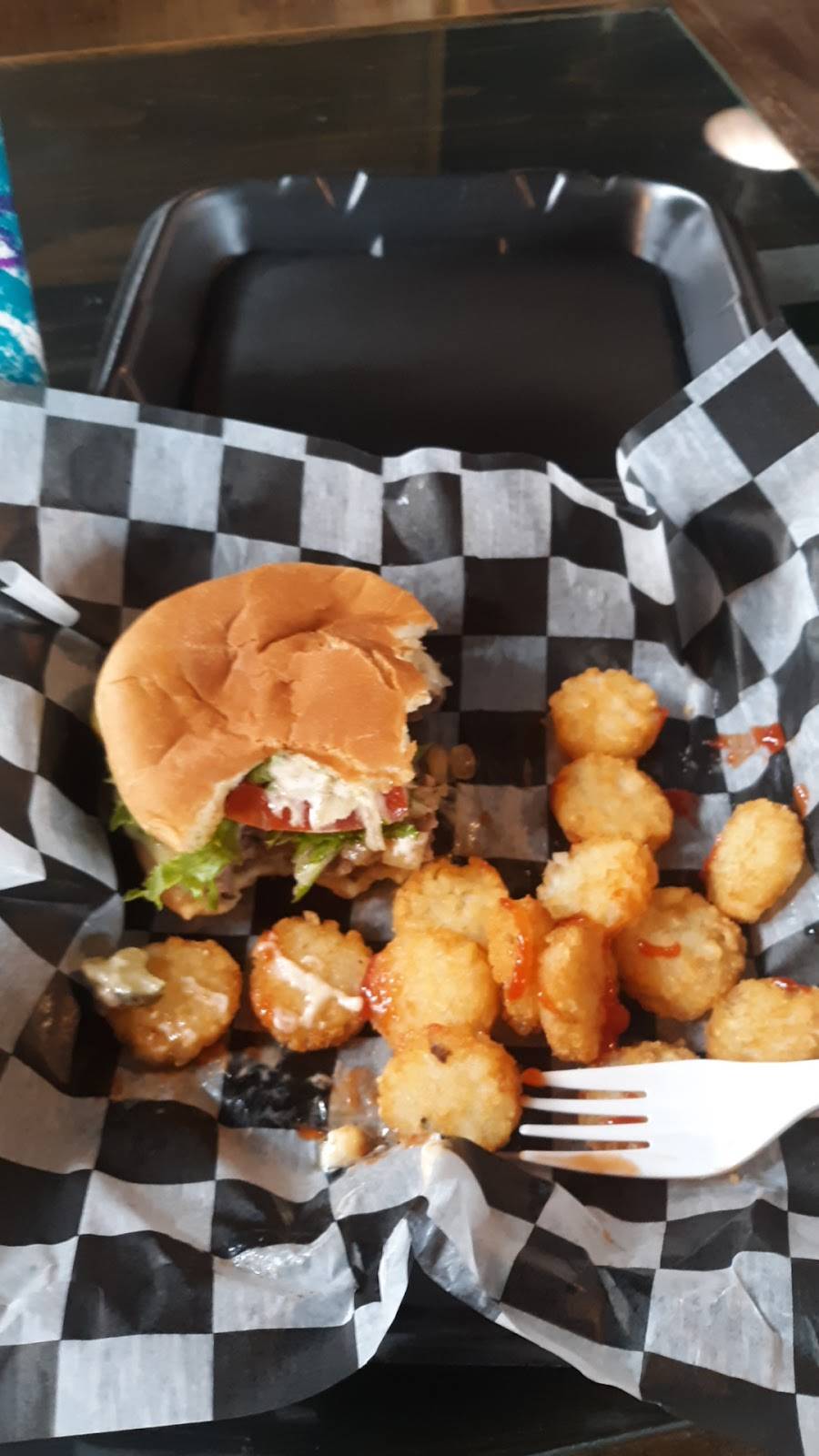 Finns Grill | restaurant | 580 1st St W, Milan, IL 61264, USA | 3095580187 OR +1 309-558-0187