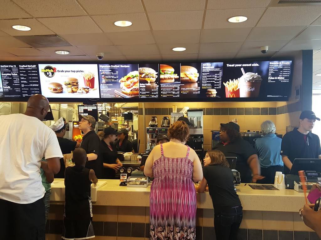 McDonalds | cafe | 1401 Governors Pl, Bear, DE 19701, USA | 3028361308 OR +1 302-836-1308