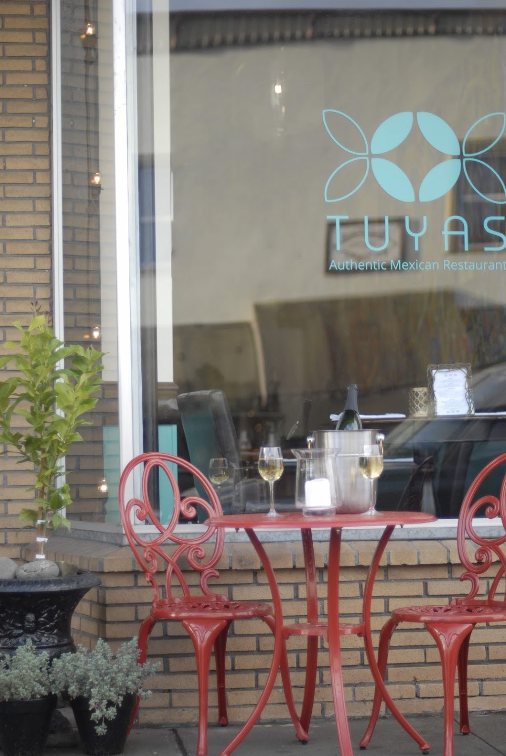 Tuyas | restaurant | 553 Main St, Ferndale, CA 95536, USA | 7077865921 OR +1 707-786-5921