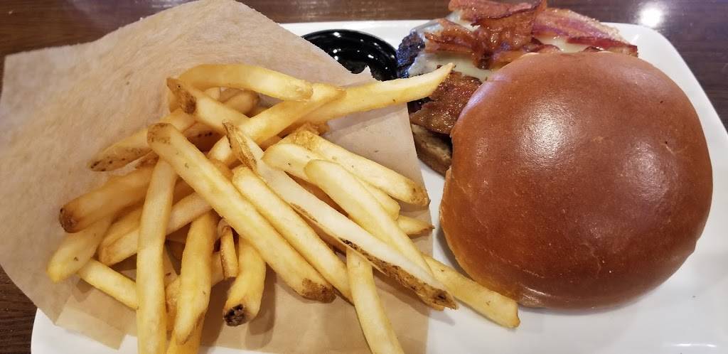 TGI Fridays | restaurant | 12721 Towne Center Dr, Cerritos, CA 90703, USA | 5628098442 OR +1 562-809-8442