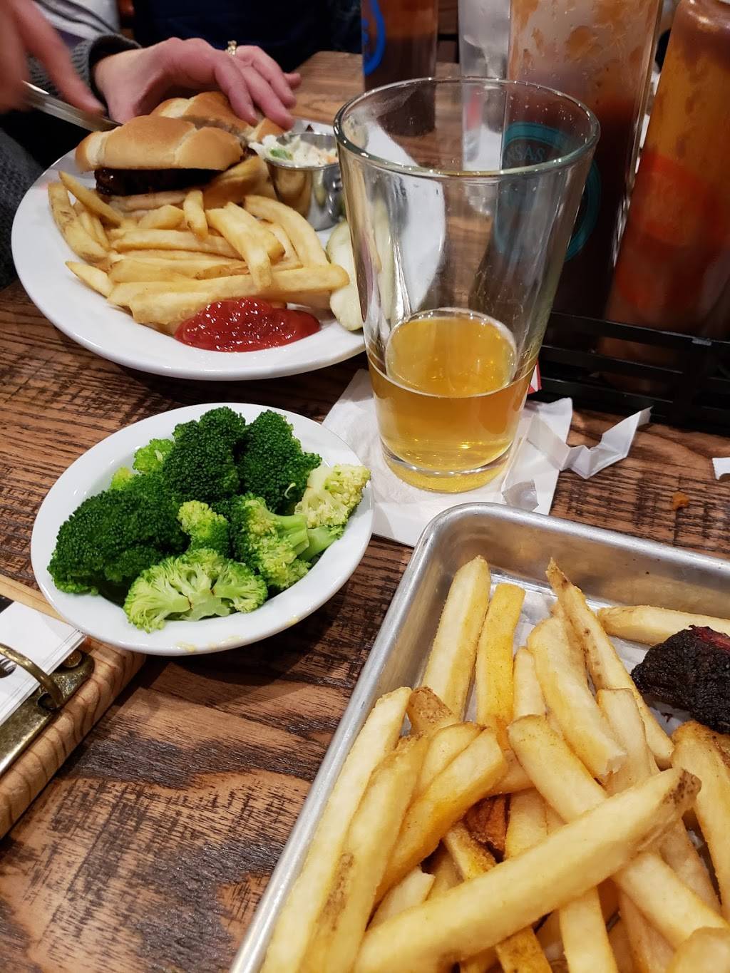 North and South Seafood & Smokehouse | restaurant | 958 Liberty Dr, Verona, WI 53593, USA | 6084970256 OR +1 608-497-0256