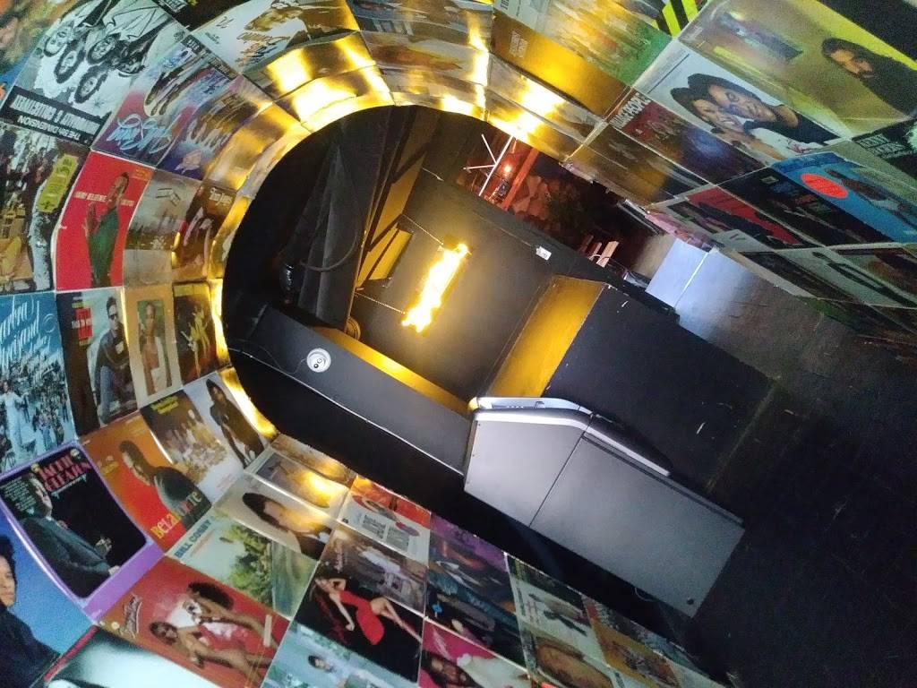 Roywoods | restaurant | 121 Fort York Blvd, Toronto, ON M5V 4B3, Canada | 4166317574 OR +1 416-631-7574