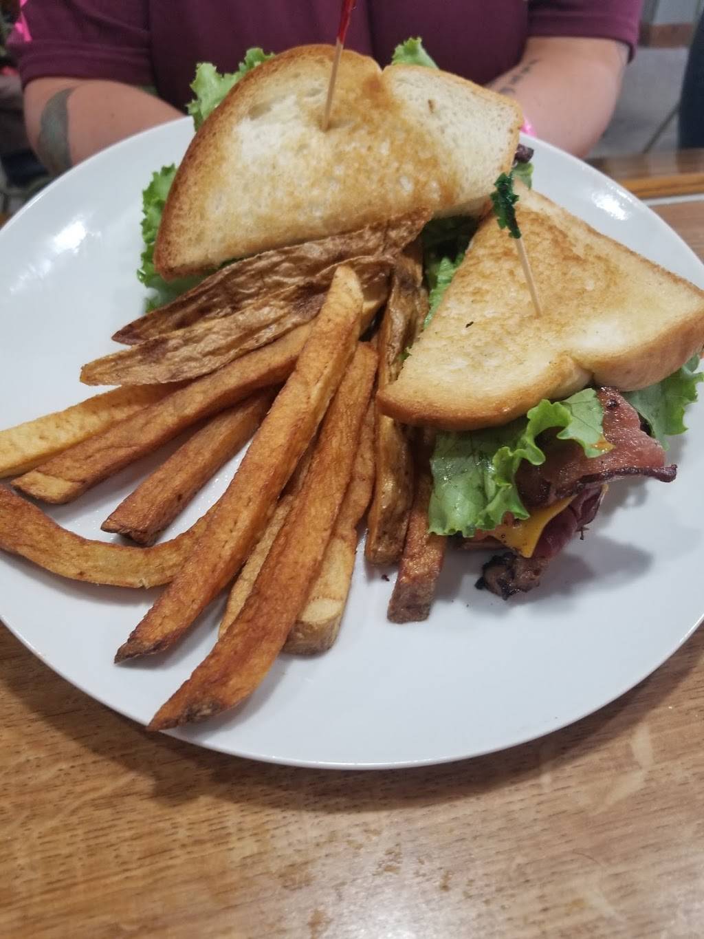 Rachels On 16th | restaurant | 86 16th St, Wheeling, WV 26003, USA | 3048305891 OR +1 304-830-5891