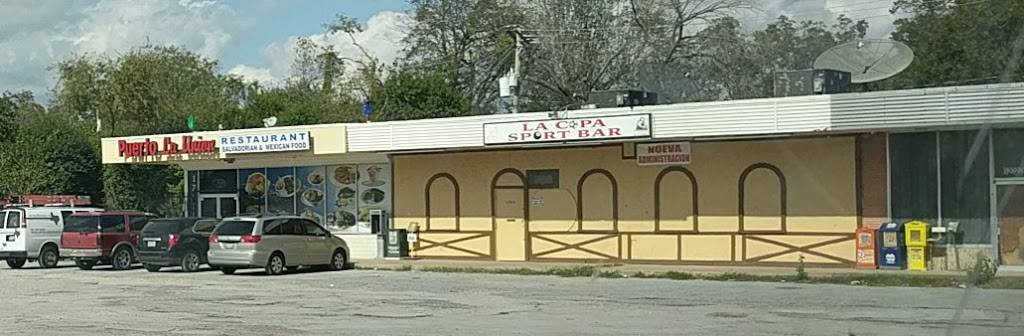 Puerto La Union Coastal Kitchen | restaurant | 12028 Hempstead Rd, Houston, TX 77092, USA | 8329258622 OR +1 832-925-8622