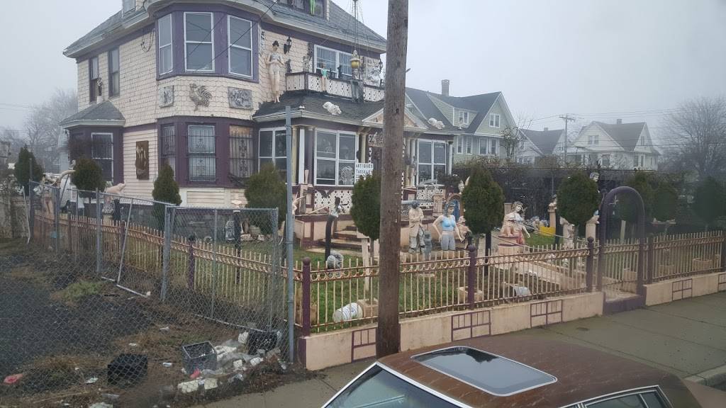 Dolphins Cove Restaurant & Marina | restaurant | 421 Seaview Ave, Bridgeport, CT 06607, USA | 2033353301 OR +1 203-335-3301