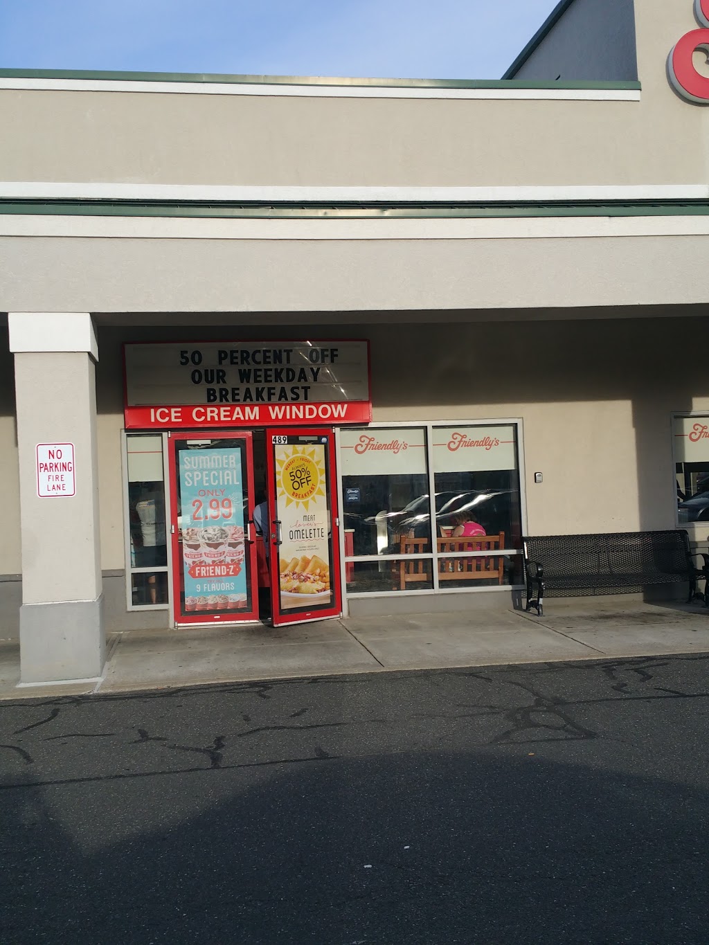 Friendlys | meal takeaway | 489 Newton St, South Hadley, MA 01075, USA | 4135388010 OR +1 413-538-8010