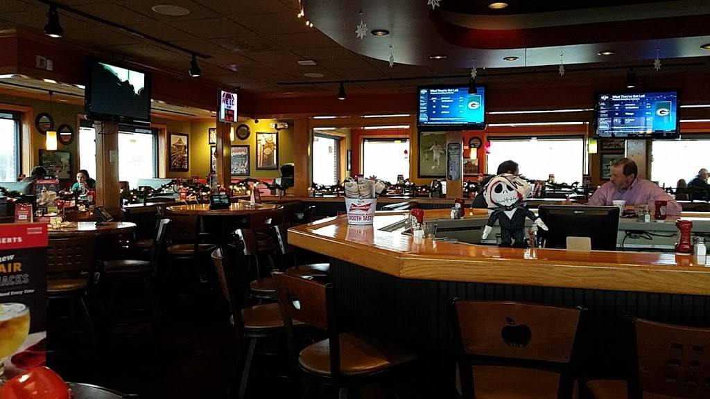 Applebees Grill + Bar | restaurant | 2921 S Service Rd, St Charles, MO 63303, USA | 6369467705 OR +1 636-946-7705