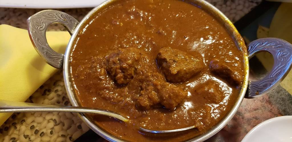 Singhs Cafe | restaurant | 312 Washington St, Wellesley Hills, MA 02481, USA | 7812351666 OR +1 781-235-1666