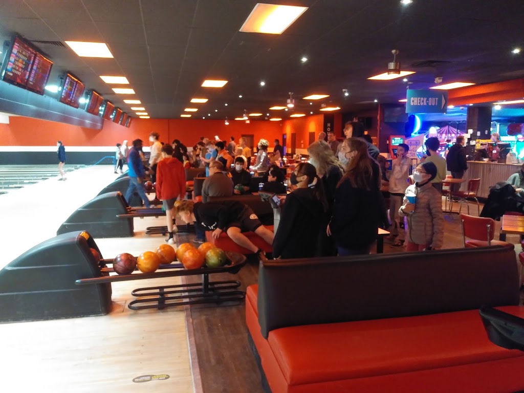 AMF College Lanes | restaurant | 10201 College Blvd, Overland Park, KS 66210, USA | 9134516400 OR +1 913-451-6400