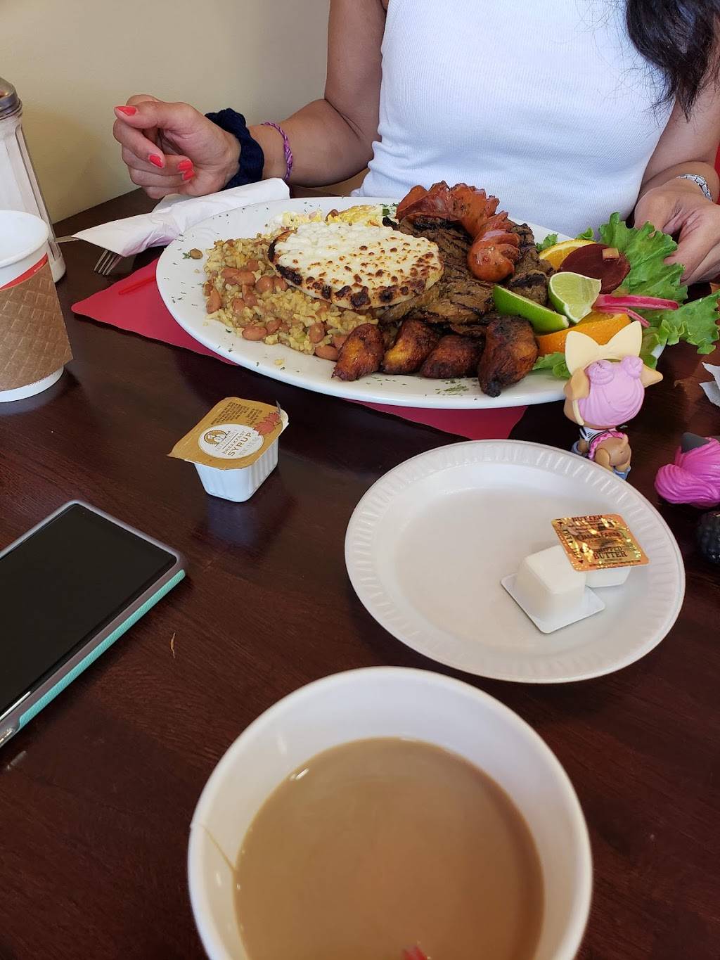 Punto Rojo Cafe | restaurant | 209 Forest Ave, Glen Cove, NY 11542, USA | 5168014545 OR +1 516-801-4545