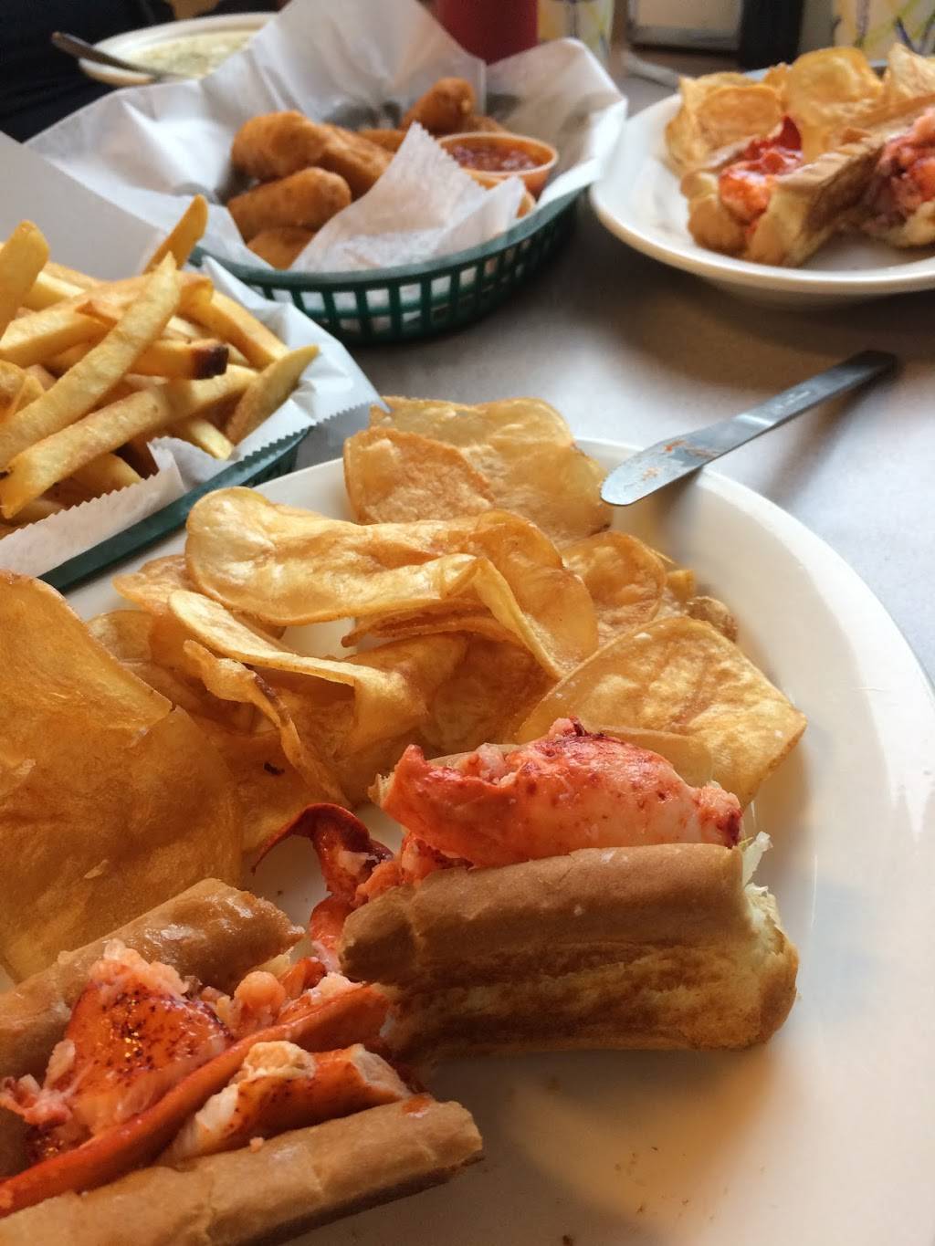 Hollands Maine Attraction | restaurant | 154 Mashapaug Rd, Holland, MA 01521, USA | 4132456043 OR +1 413-245-6043