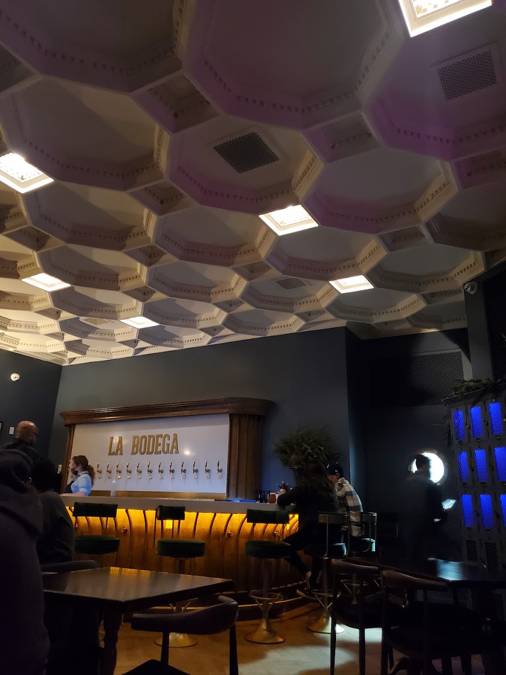 LA Bodega Brewing Company | restaurant | 6711 Comstock Ave, Whittier, CA 90601, USA | 5625500008 OR +1 562-550-0008