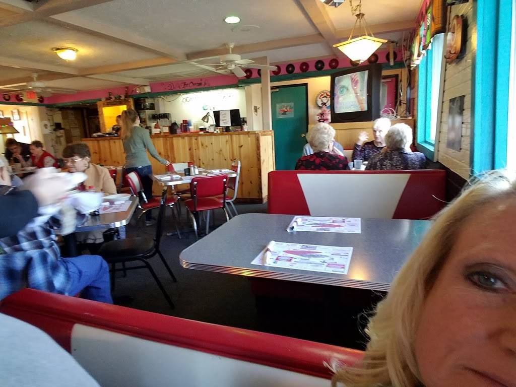 Tweedle Dees | restaurant | 720 IN-25, Rochester, IN 46975, USA | 5742237898 OR +1 574-223-7898