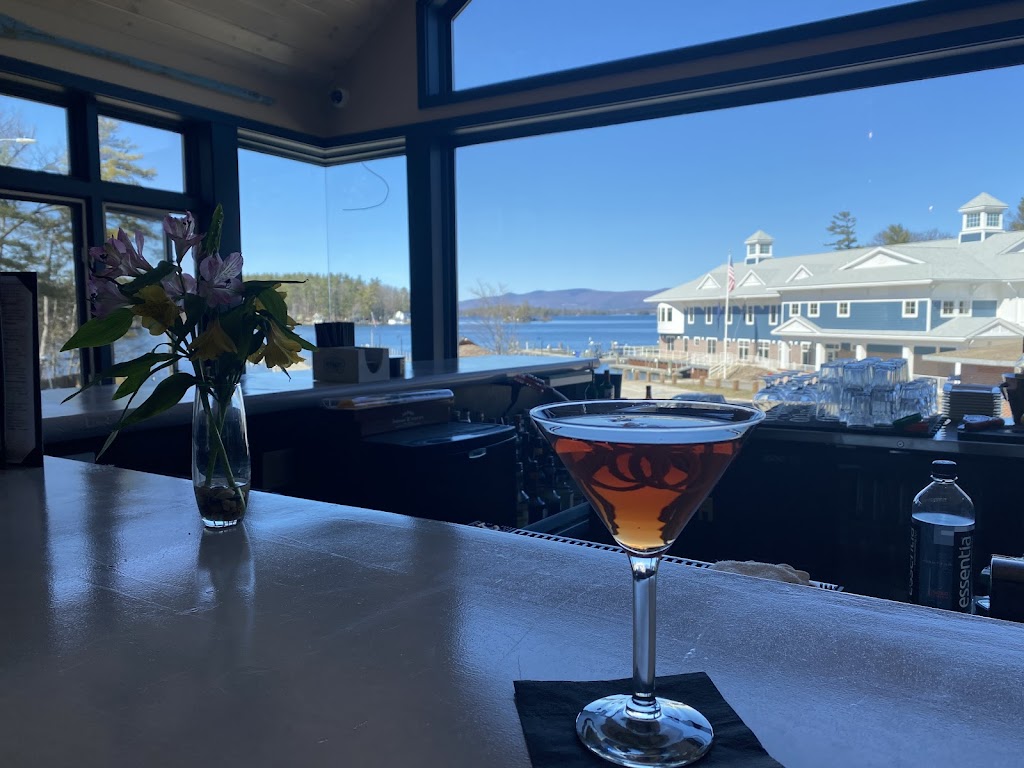 The Breeze | restaurant | 25 Dock Rd, Gilford, NH 03249, USA | 6032938833 OR +1 603-293-8833