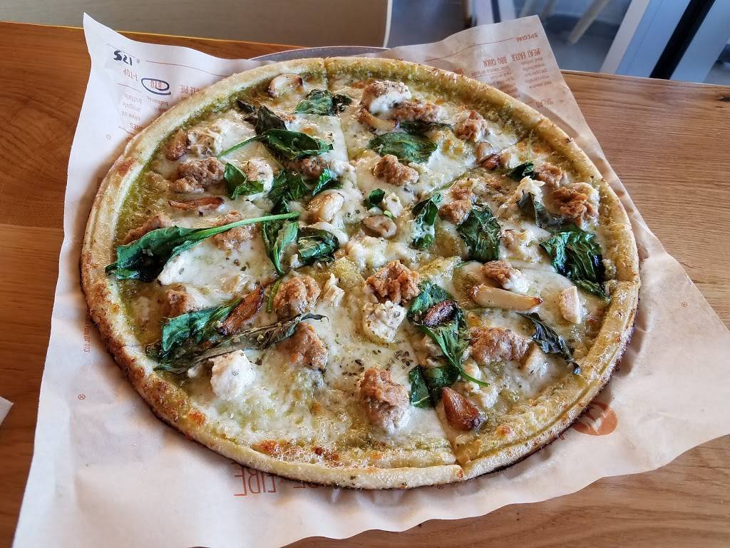 Blaze Pizza | meal takeaway | 301 W Esplanade Dr, Oxnard, CA 93036, USA | 8057277121 OR +1 805-727-7121