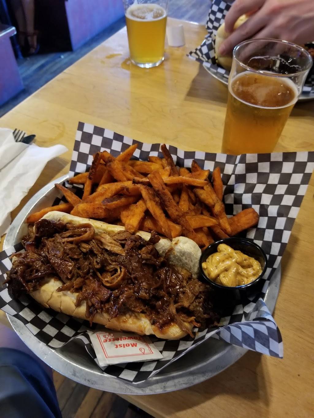 Camp 31 | restaurant | 22 Paris Rd, Paris, ON N3L 5X2, Canada | 5194423560 OR +1 519-442-3560