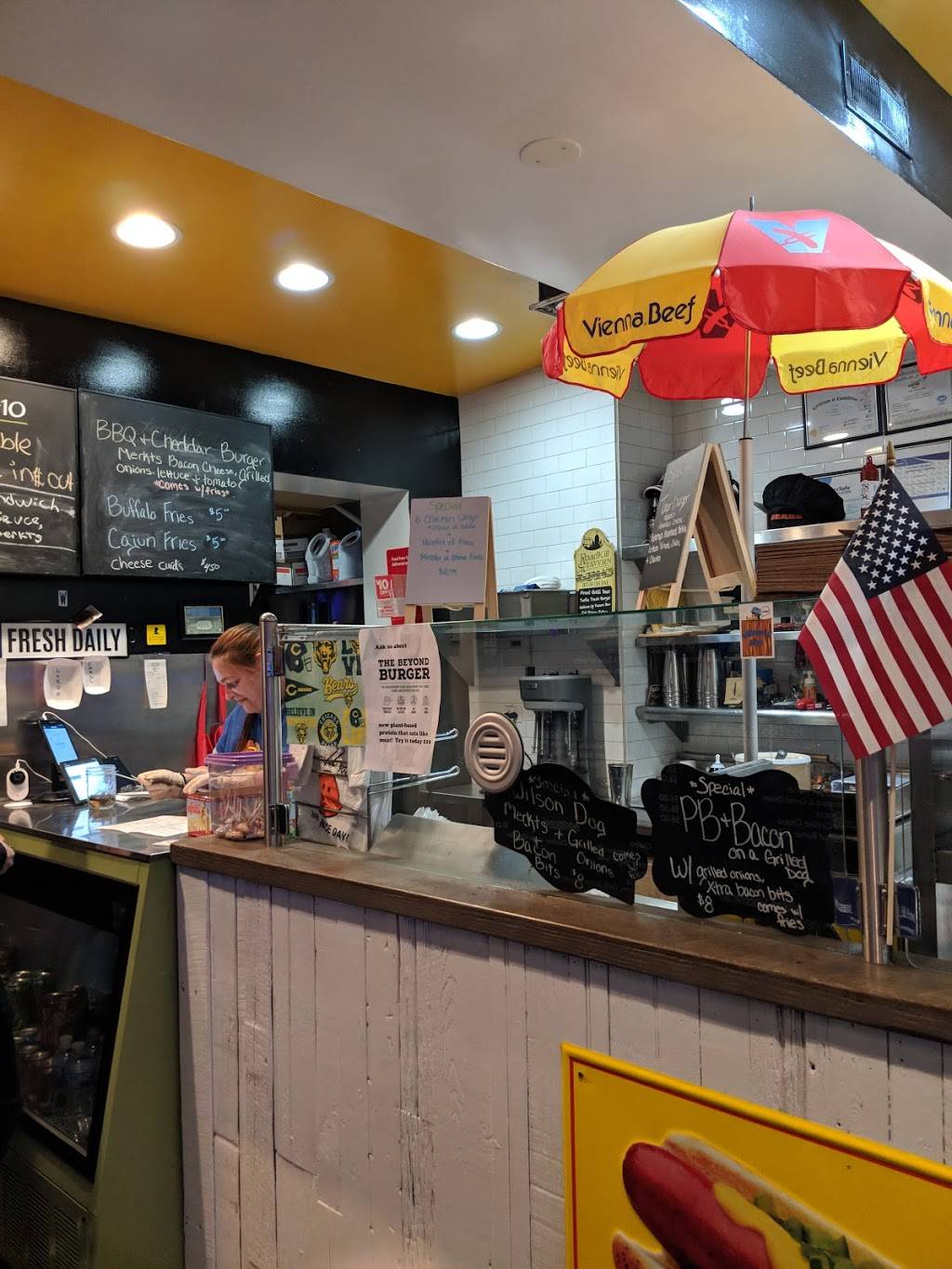 Wilson’s Dogs | restaurant | 1141 N Ashland Ave, Chicago, IL 60622, USA | 7737998373 OR +1 773-799-8373