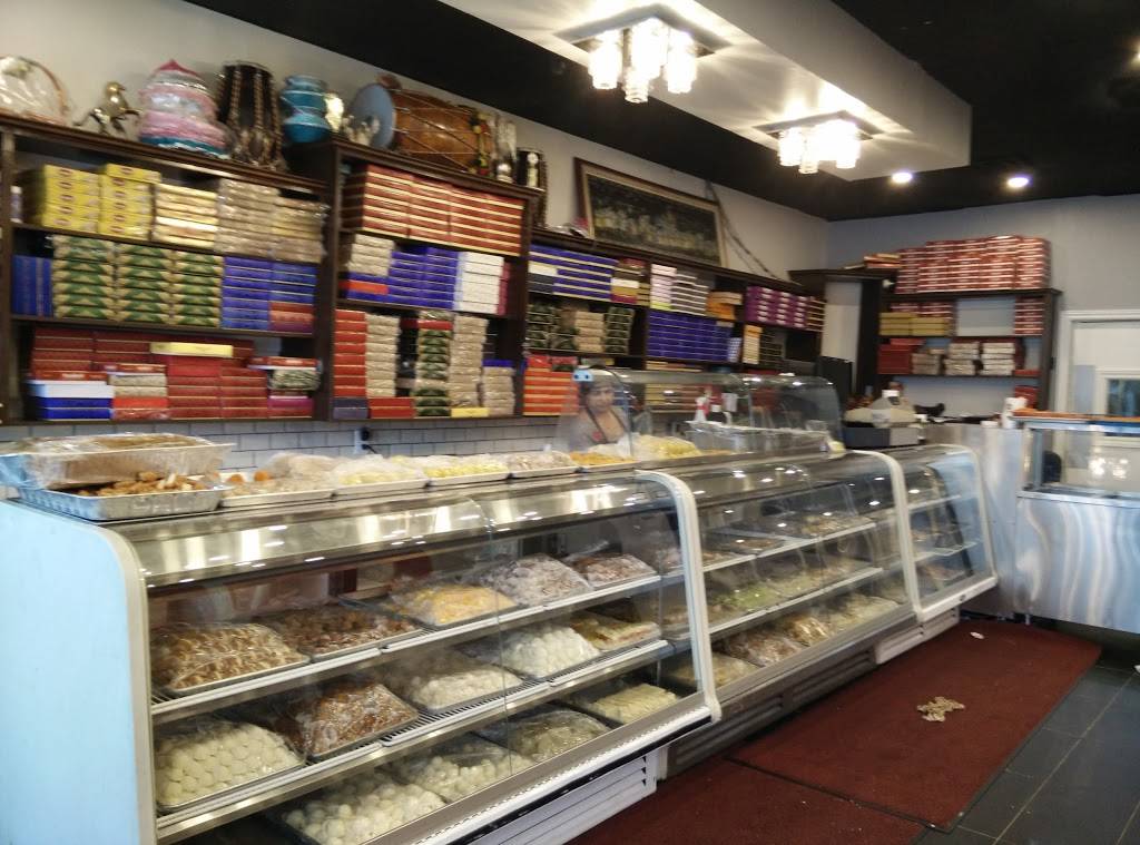 Standard Sweets & Restaurant | restaurant | 200 County Ct Blvd, Brampton, ON L6W 4K7, Canada | 9054500306 OR +1 905-450-0306