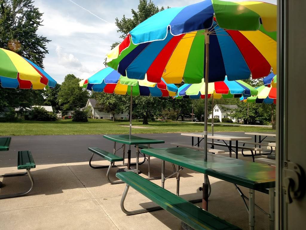 B & G Dairy Bar | restaurant | 510 S Meridian St, Sunman, IN 47041, USA | 8126233728 OR +1 812-623-3728