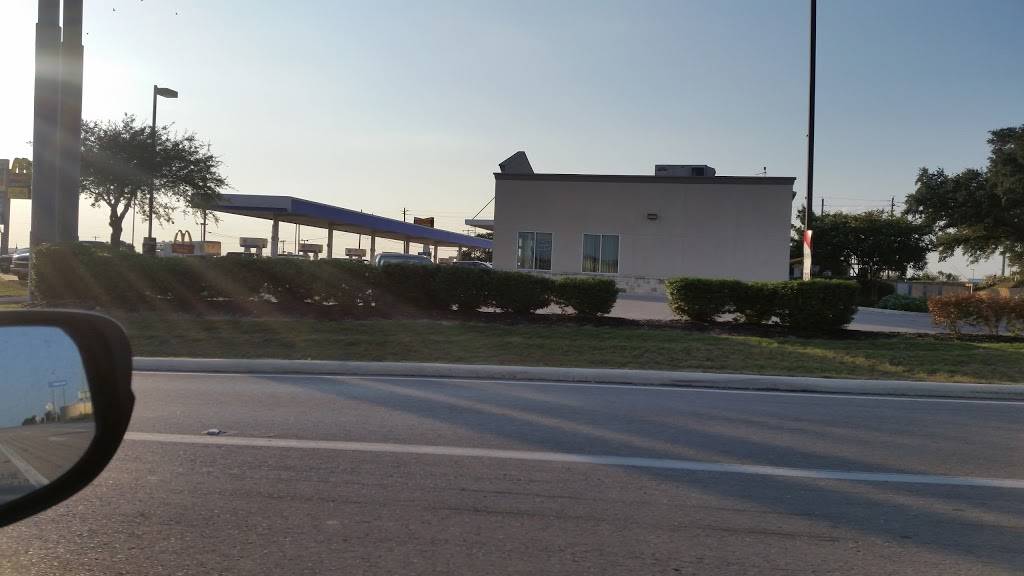 Subway Restaurants | restaurant | 175 I-35, Devine, TX 78016, USA | 8306639210 OR +1 830-663-9210