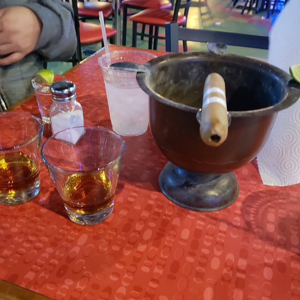 Rockin Cigar Bar & Grill @ Thunderbird | restaurant | 6404 N Mesa St, El Paso, TX 79912, USA | 9157594159 OR +1 915-759-4159