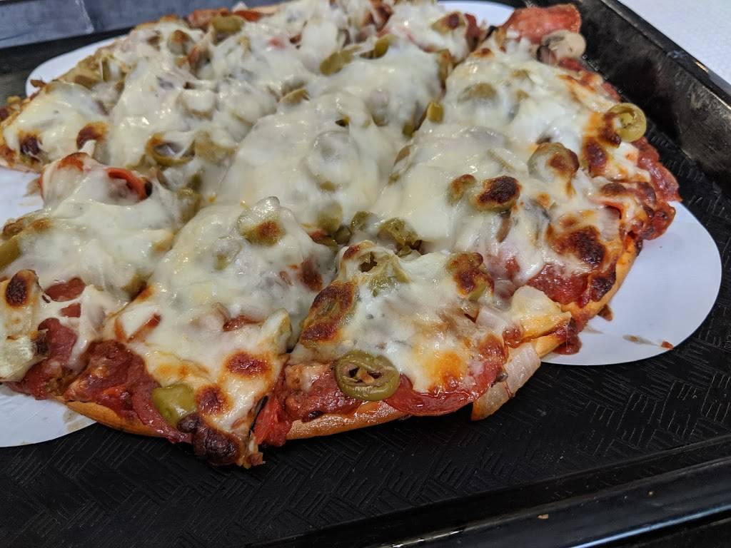 Reds Savoy Pizza | restaurant | 1145 Woodhill Dr, Roseville, MN 55113, USA | 6514880968 OR +1 651-488-0968