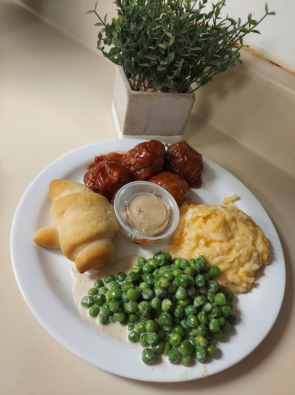 Wagon Wheel Cafe & Bakery LLC | cafe | 8551 US-160, Ulysses, KS 67880, USA | 6204241368 OR +1 620-424-1368